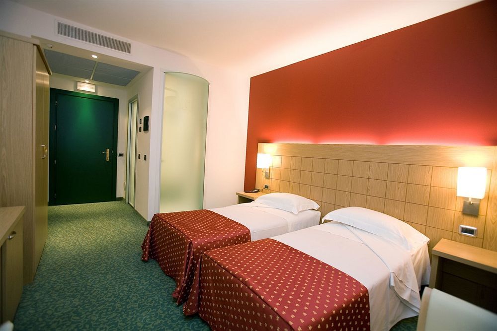 Hotel Senator Горгонзола Номер фото